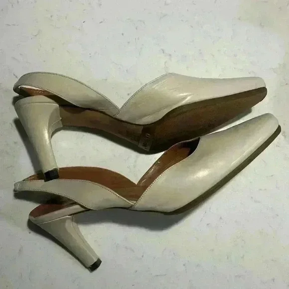 Giorgio Armani leather cats paw heels in size 38 7.5 - Picture 5 of 8